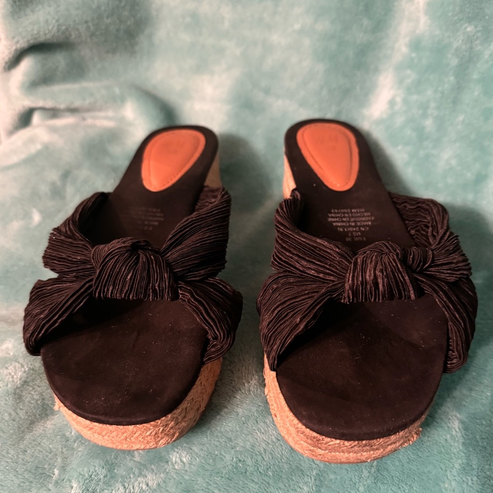 Gently used slip on Sandals.